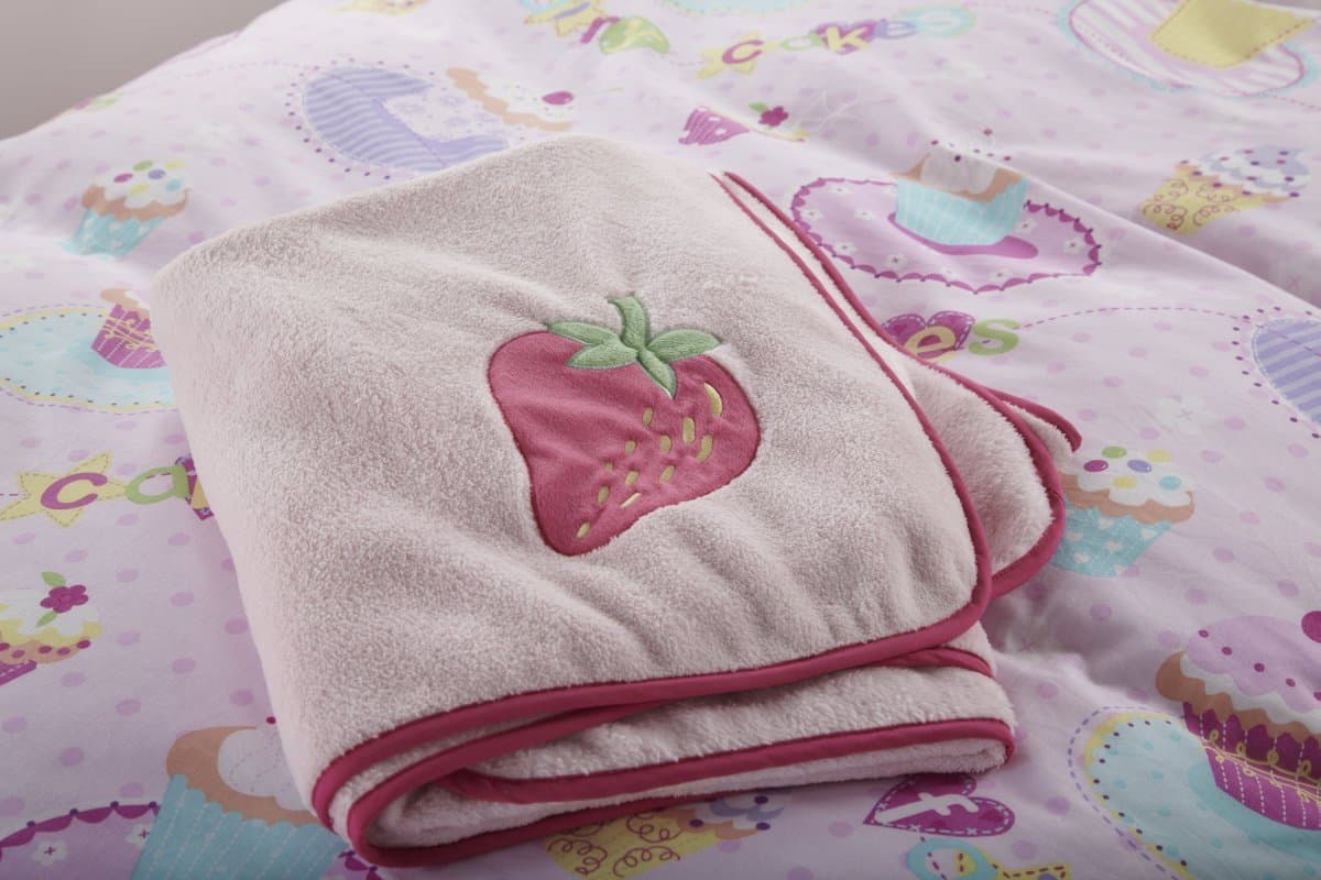 Catherine Lansfield Kids Cup Cakes Throw, Multi