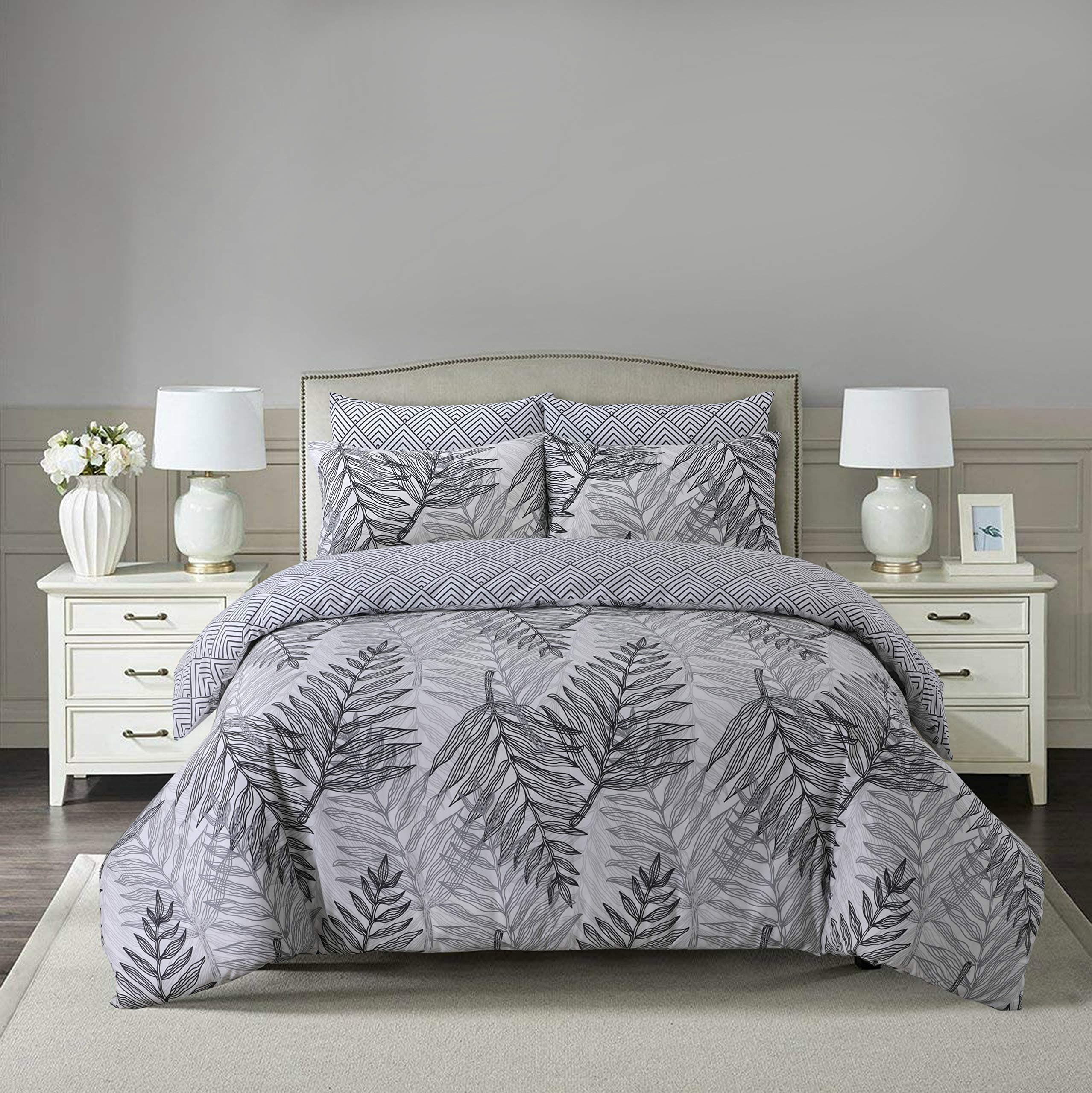 Divine Textiles Easy Care 3 Pcs Reversible Pattern Printed Duvet Cover Set With 2 Pillow Cases, Super King 260 x 220 - Tropical Silver